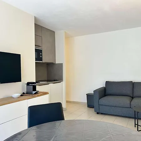 Studio Cosy Avec Terrasse, Piscine Et Climatisation A Mandelieu-la-napoule, Proche Commerces - Fr-1-609-107 شقة *