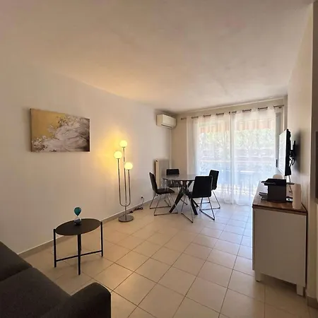 Studio Cosy Avec Terrasse, Piscine Et Climatisation A Mandelieu-la-napoule, Proche Commerces - Fr-1-609-107